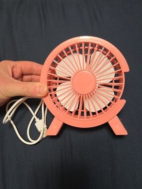Source Unknown Pink USB Mini Desk Fan